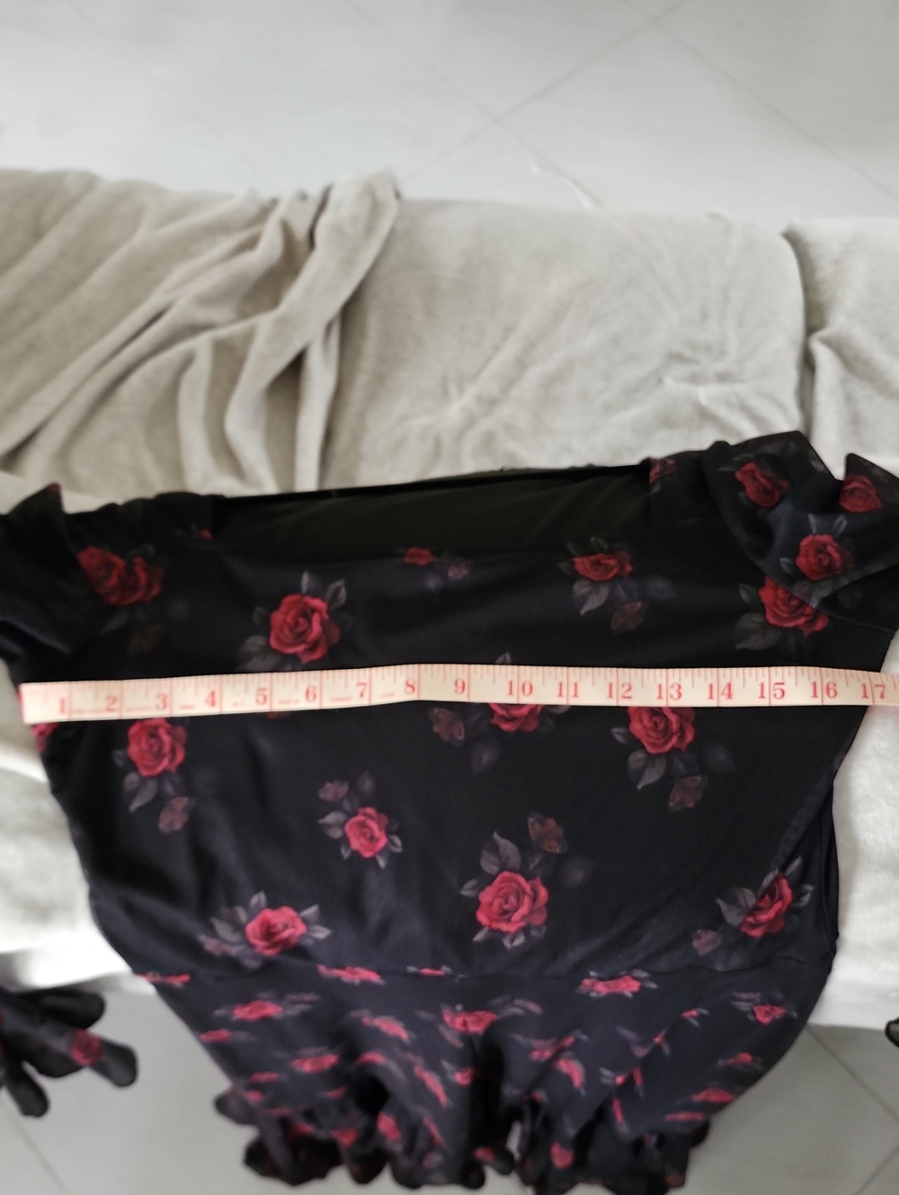 Elegant Black High-Low Maxi Dress with Red Rose Print - Picture 11 of 11